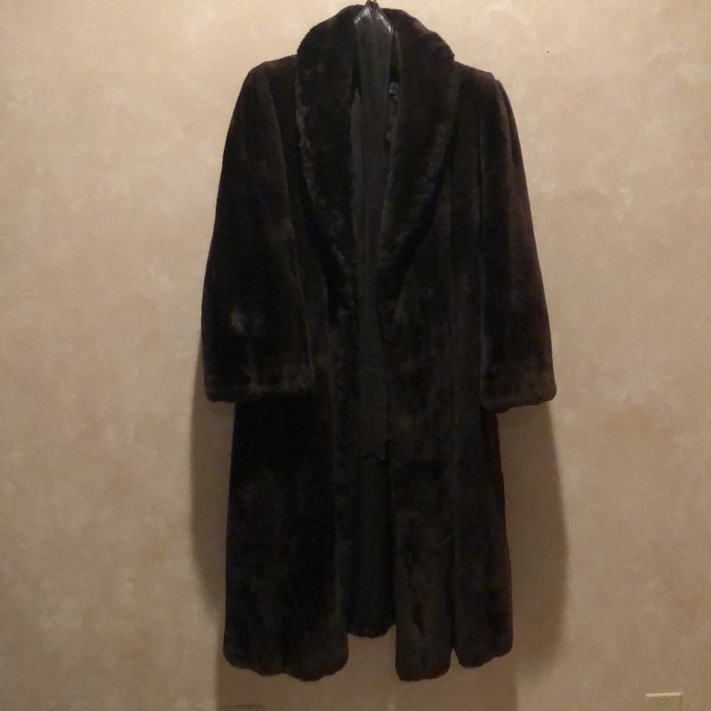 Vintage Mouton Fur, Fleischman Furs. Full length, likely size 10. A little use.